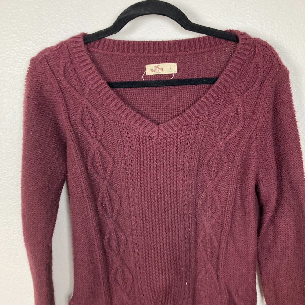 3/$20 Hollister Knit V Neck Sweater Size S - Picture 2 of 3